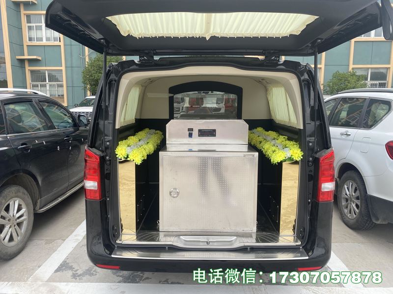 拉遗体殡仪车